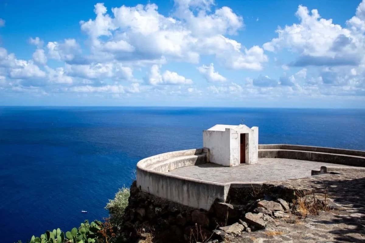 Weißer Aussichtspunkt von Alicudi, Blick auf das Tyrrhenische Meer