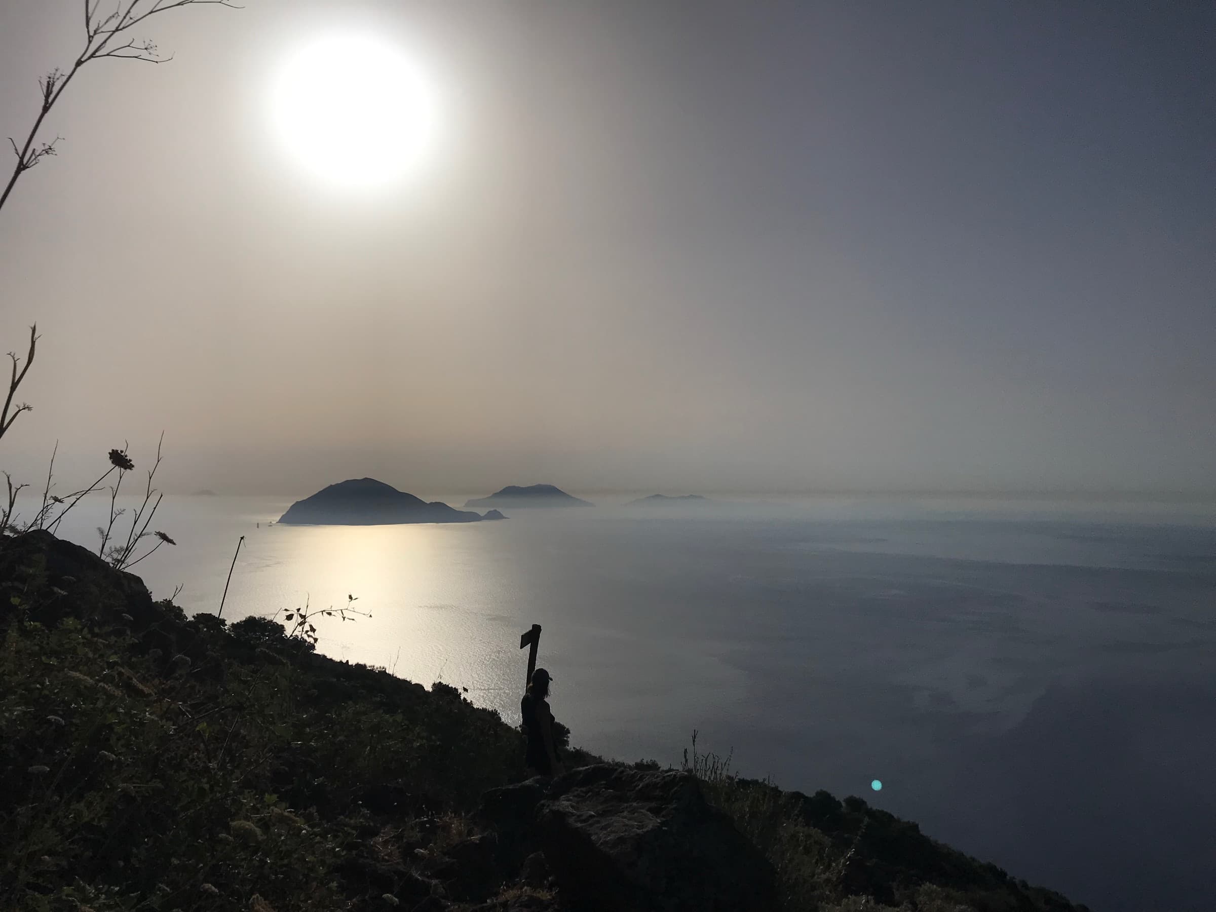 Auf dem Gipfel des Filo dell'Arpa, goldenes Licht