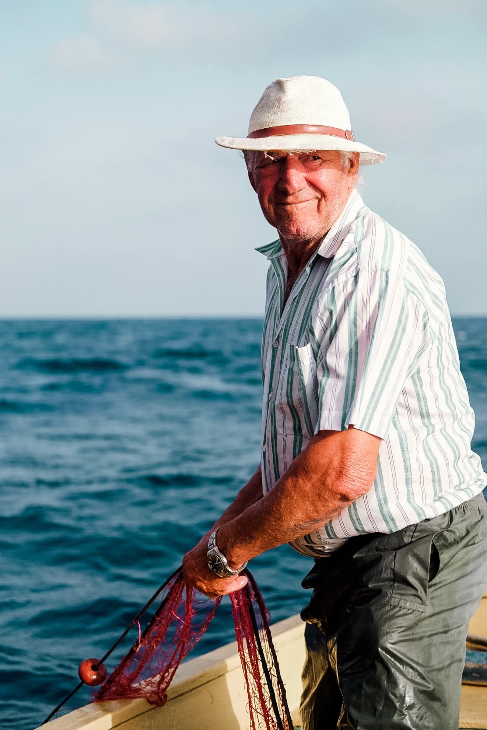 Silvio, Fischer von Alicudi, Porträt im Boot